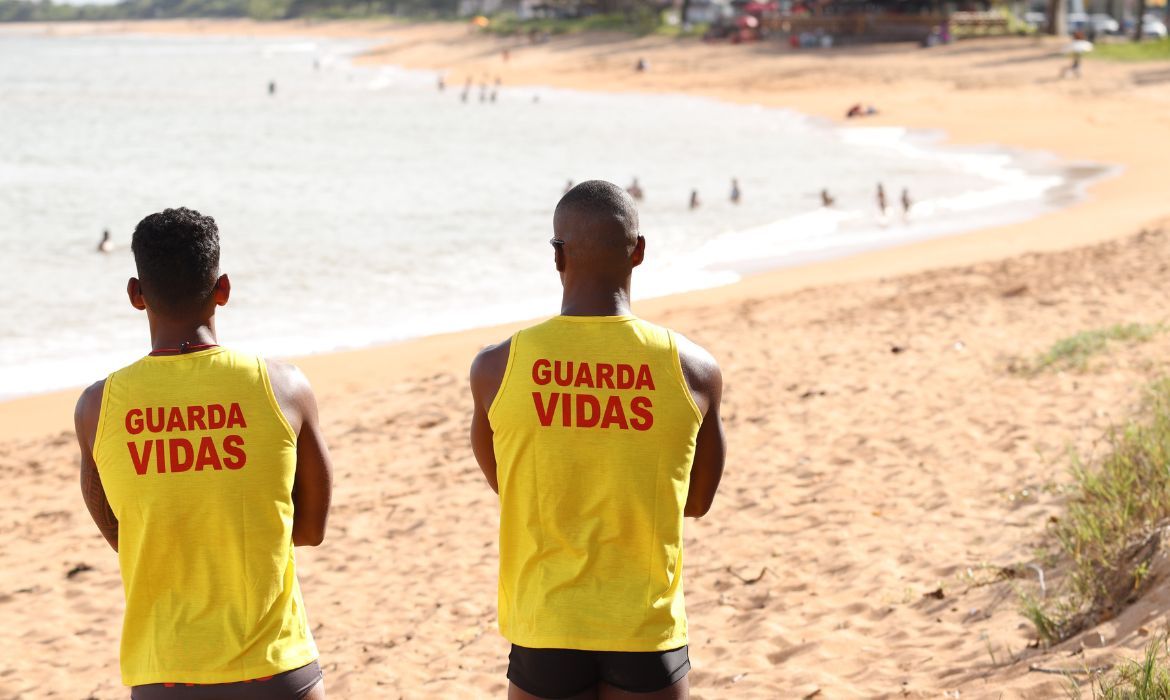 Prefeitura de Aracruz realizará Processo Seletivo para contratação de Guarda-vidas para a temporada de verão 2022/2023