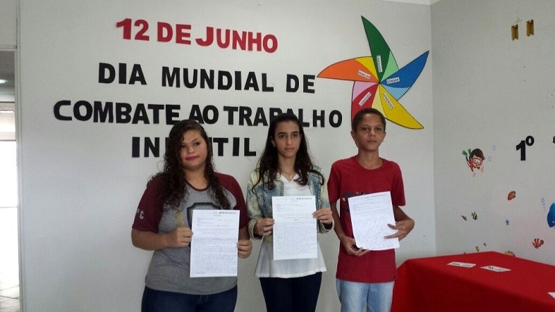 Alunos da Rede Municipal comemoram título em concurso de redação