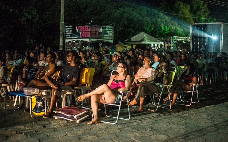 Cinema ao ar livre nesta sexta e sábado em Santa Cruz