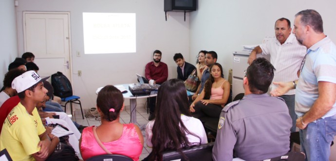 Atletas participam de reunião sobre a prestação de contas do Bolsa Atleta