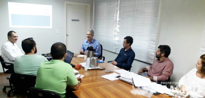Prefeito e secretários discutem obra do Complexo de Saúde do Jequitibá