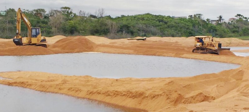 Prefeitura fiscaliza abertura de canal da Barra do Riacho em Aracruz