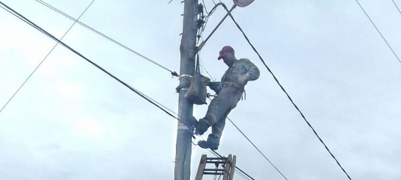 Aldeia de Pau Brasil: Prefeitura realiza manutenção de iluminação pública