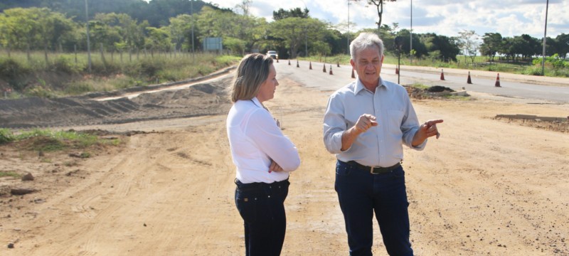 Prefeito visita obra da avenida Guaxindiba que irá melhorar a mobilidade urbana em Aracruz