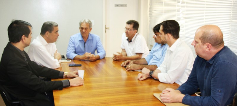 Retorno do Esporte Clube Aracruz ao futebol capixaba foi tema de discussão na Prefeitura