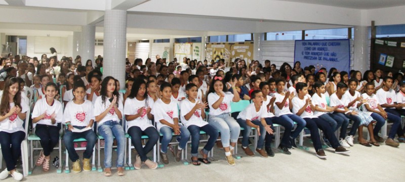 Mais 155 alunos de escolas municipais recebem o certificado de conclusão do curso do PROERD