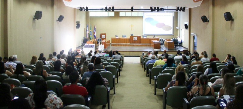 “Uma grande meta pessoal para 2018”: Servidores da prefeitura participam da última palestra do ano