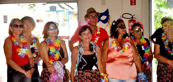 Alegria e diversão no Carnaforró do Centro de Convivência do Idoso