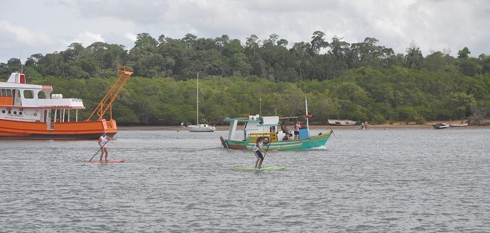 Canoas e stand up no mar de Santa Cruz 