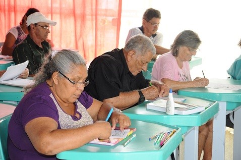Terceira Idade participa de aulas do Programa de Educação para Jovens e Adultos em Aracruz