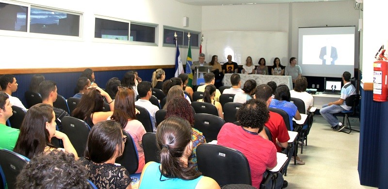 Alunos aprovados no processo seletivo – curso de licenciatura em informática – participam de aula inaugural