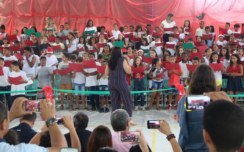 Alunos e comunidade comemoram reforma e ampliação da EMEF Zenília Varzem Ribeiro iniciadas em 2012