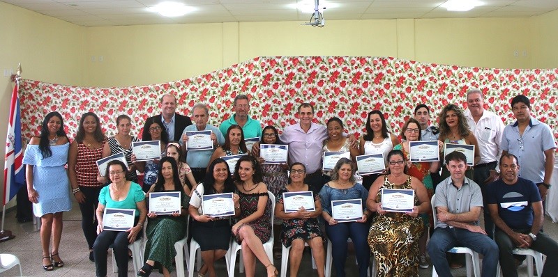 Lembranças e reencontros durante homenagem a servidores recém-aposentados