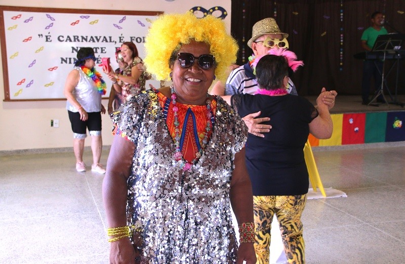 Carnaval fora de época alegra Centro de Convivência dos Idosos
