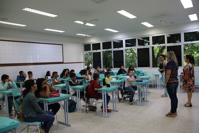 Alunos da rede municipal são acolhidos e recebem orientações no primeiro dia de aula do ano letivo
