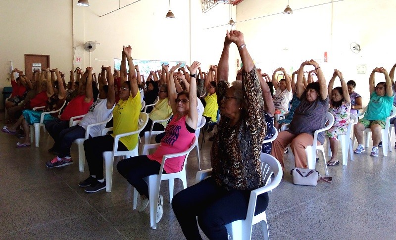 Dia das Mães: manhã de alongamentos para mulheres do Centro de Convivência dos Idosos