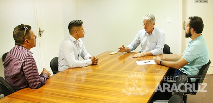 Prefeitura de Aracruz retoma obra de reforma da quadra e construção de praça no bairro Sauassu