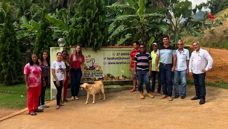 Produtores de Aracruz visitam agroindústria de polpas de frutas