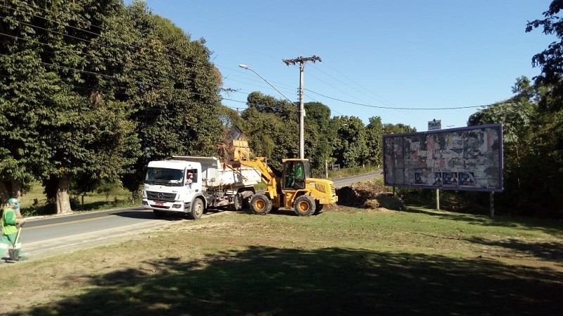 Prefeitura de Aracruz realiza coleta de resíduos inertes em Vila do Riacho