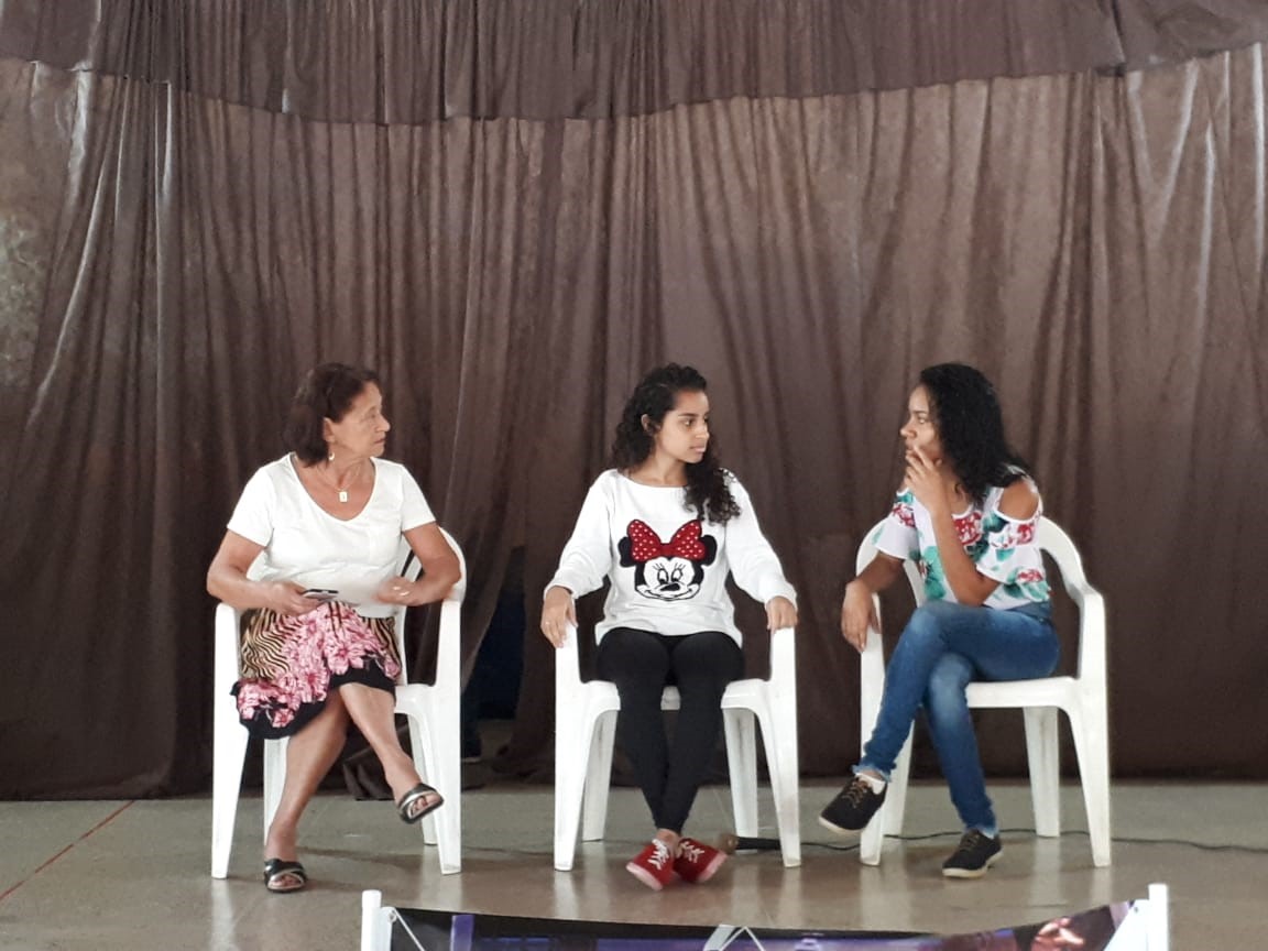 Alunos se apresentam no encerramento da Oficina de Iniciação ao Teatro