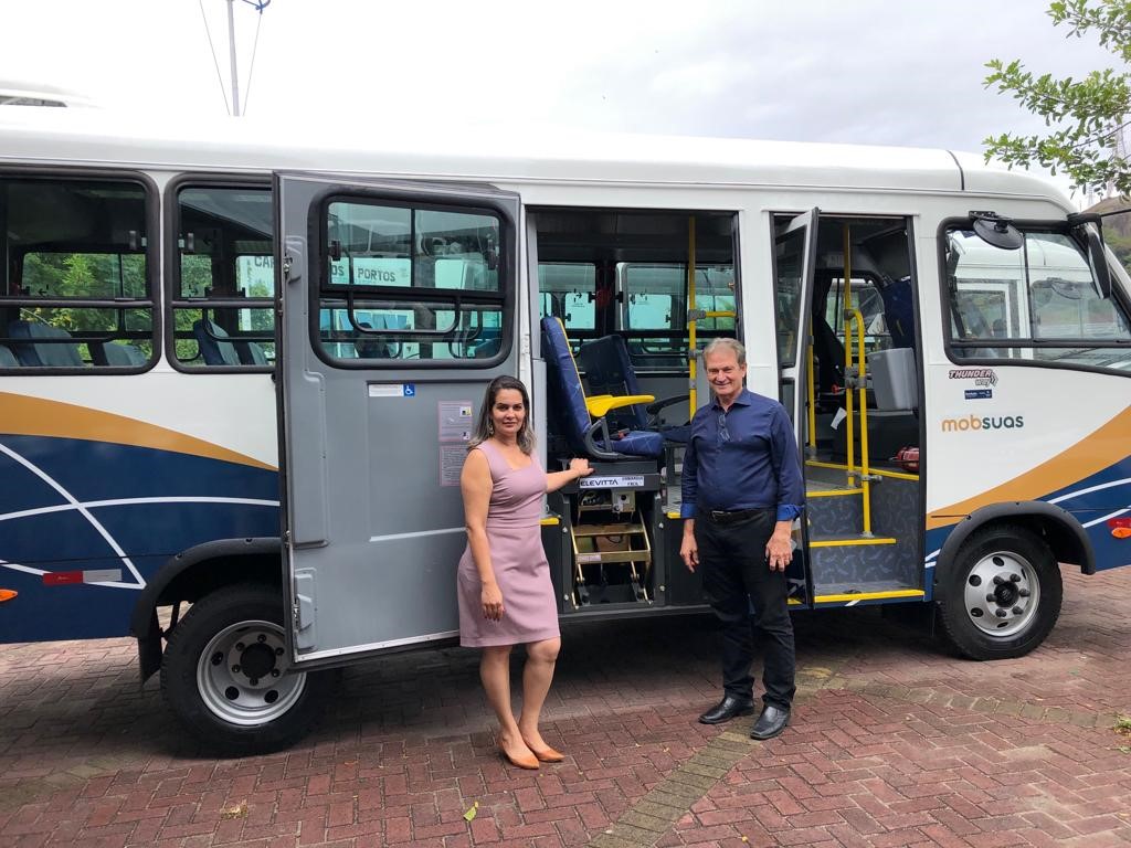 Prefeitura de Aracruz recebe ônibus que será destinado a pessoas em situação de vulnerabilidade 