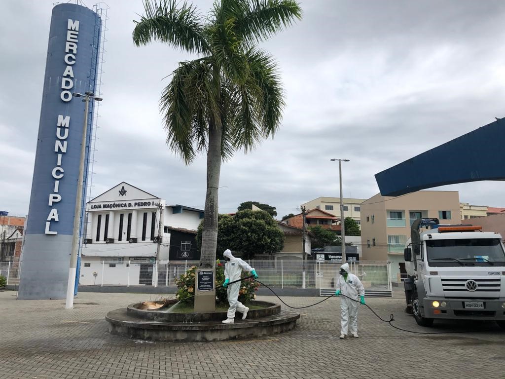 Com fiscalização reforçada, feira livre do Centro continua acontecendo nas manhãs de sábado