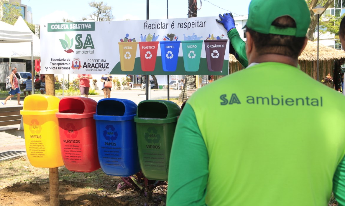 Lixeiras de Coleta Seletiva são instaladas nas principais praças de Aracruz 