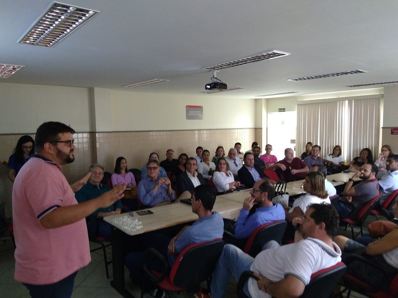 Equipe de Governo e servidores participam de consultoria de instalação da sala do empreendedor no município