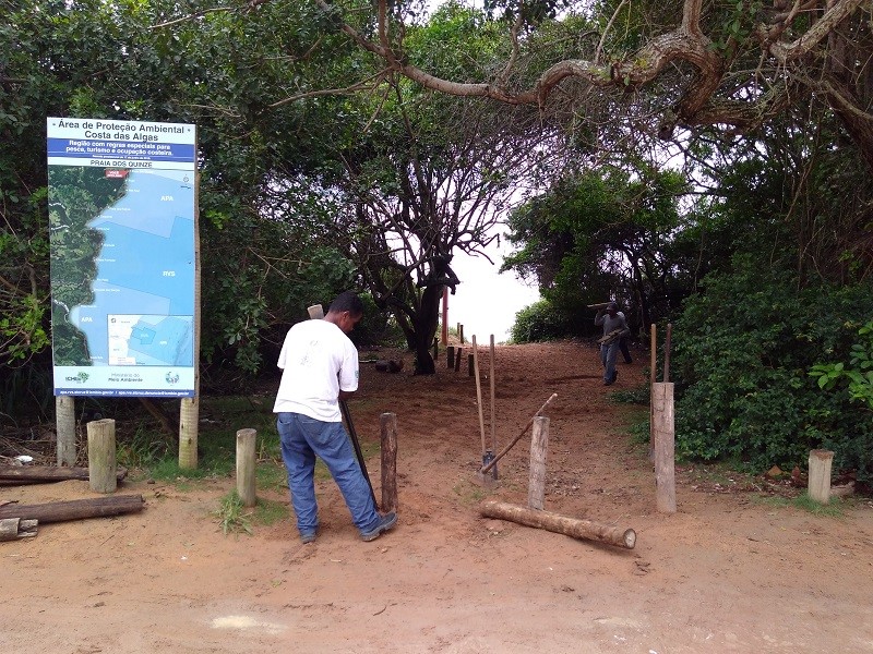    Secretaria de Meio Ambiente instrui moradores e turistas a não retirarem proteção das restingas