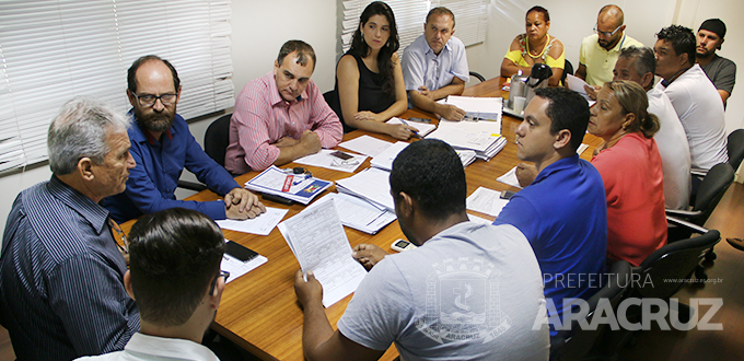 Comerciantes da orla participam de reunião com prefeito de Aracruz sobre cancelamento do carnaval