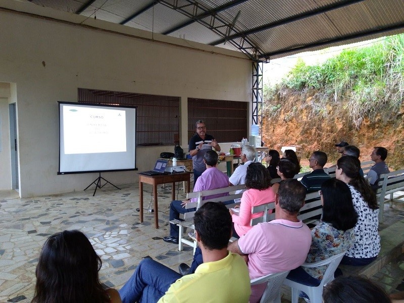 Parceria entre prefeitura de Aracruz e Incaper oferece curso de “Enxertia do Cacau” para o produtor rural
